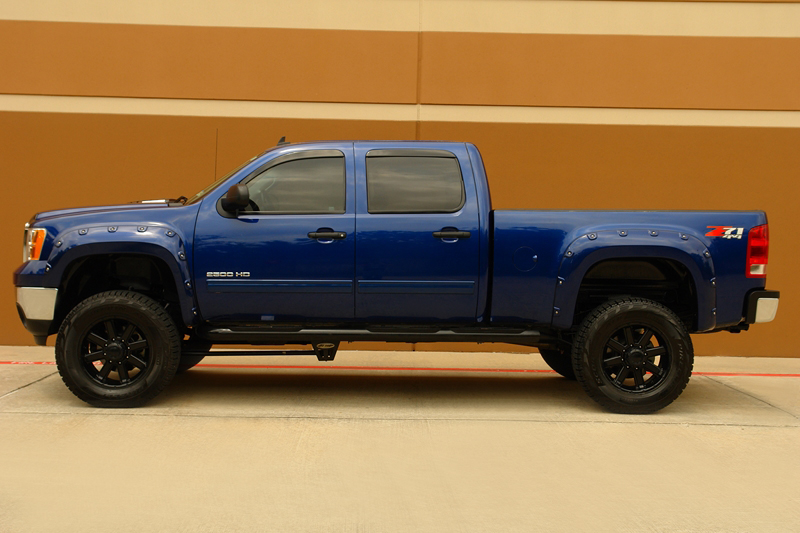 Sell used 2013 GMC SIERRA 2500HD SLE Z71 PACKAGE CREW CAB DURAMAX